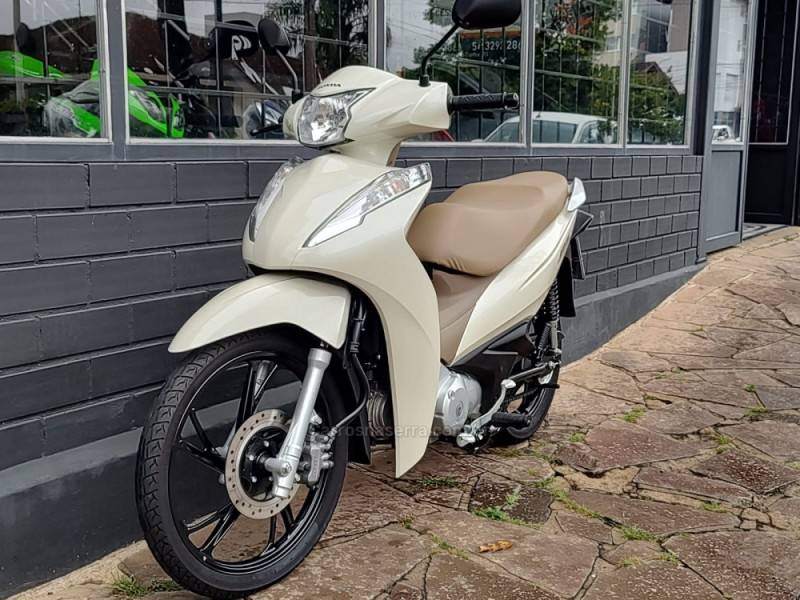 HONDA - BIZ 125 - 2023/2024 - Branca - R$ 17.500,00