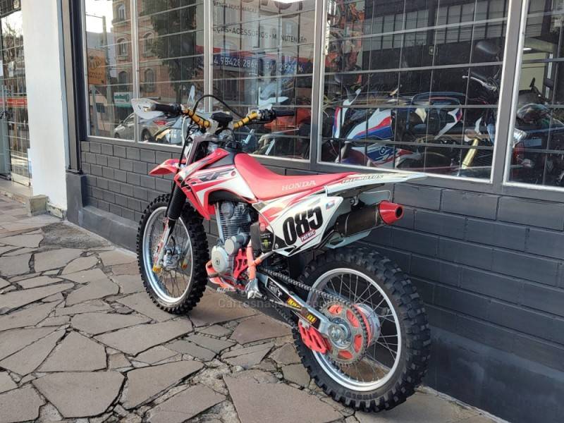 HONDA - CRF 230F - 2016/2017 - Vermelha - Sob Consulta