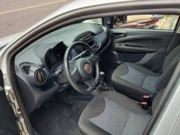 FIAT - UNO - 2017/2018 - Prata - R$ 37.900,00