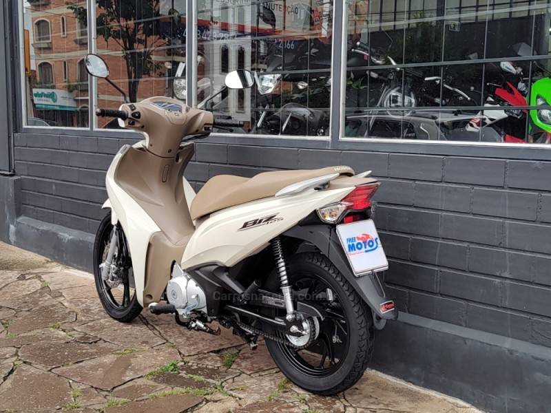 HONDA - BIZ 125 - 2023/2024 - Branca - R$ 17.500,00
