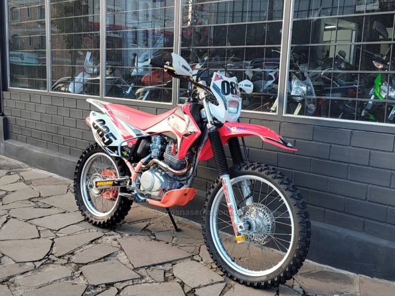 HONDA - CRF 230F - 2016/2017 - Vermelha - Sob Consulta