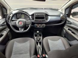 FIAT - UNO - 2017/2018 - Prata - R$ 37.900,00